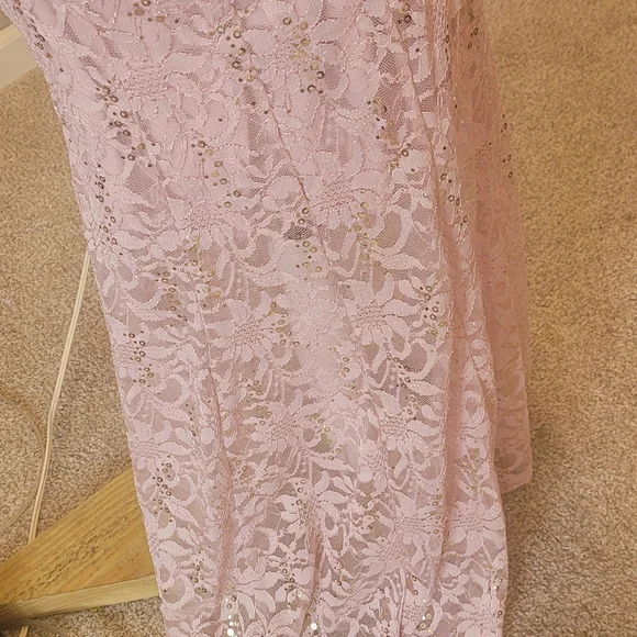 Formal dress - Picture 7 of 8